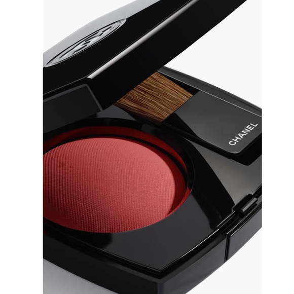 CHANEL Vibrant Red Blush with Brush - Picture 2 of 6
